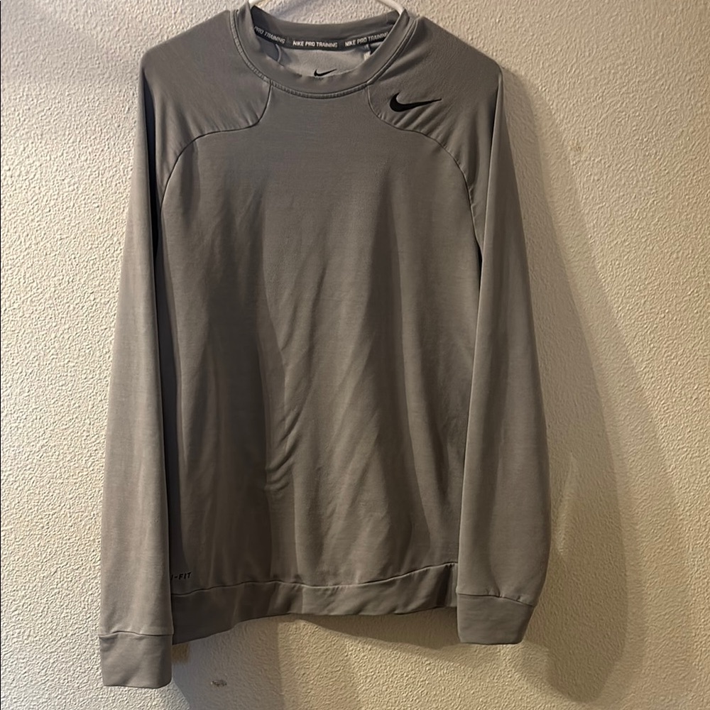 Nike Pro Training Gray Basic Shirt Size Medium - image 1